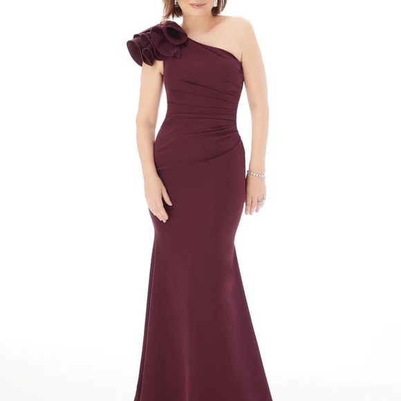MGNY Dresses & Skirts - Elegant One-Shoulder Burgundy Dress